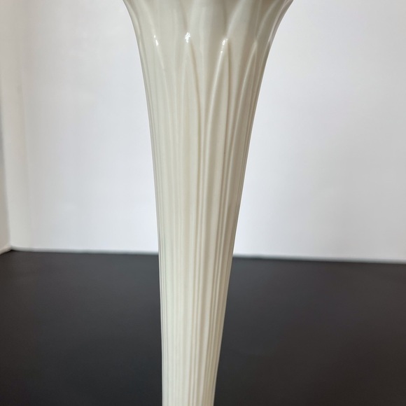 Lenox Ivory Bud Vase trimmed in Gold - Picture 2 of 8